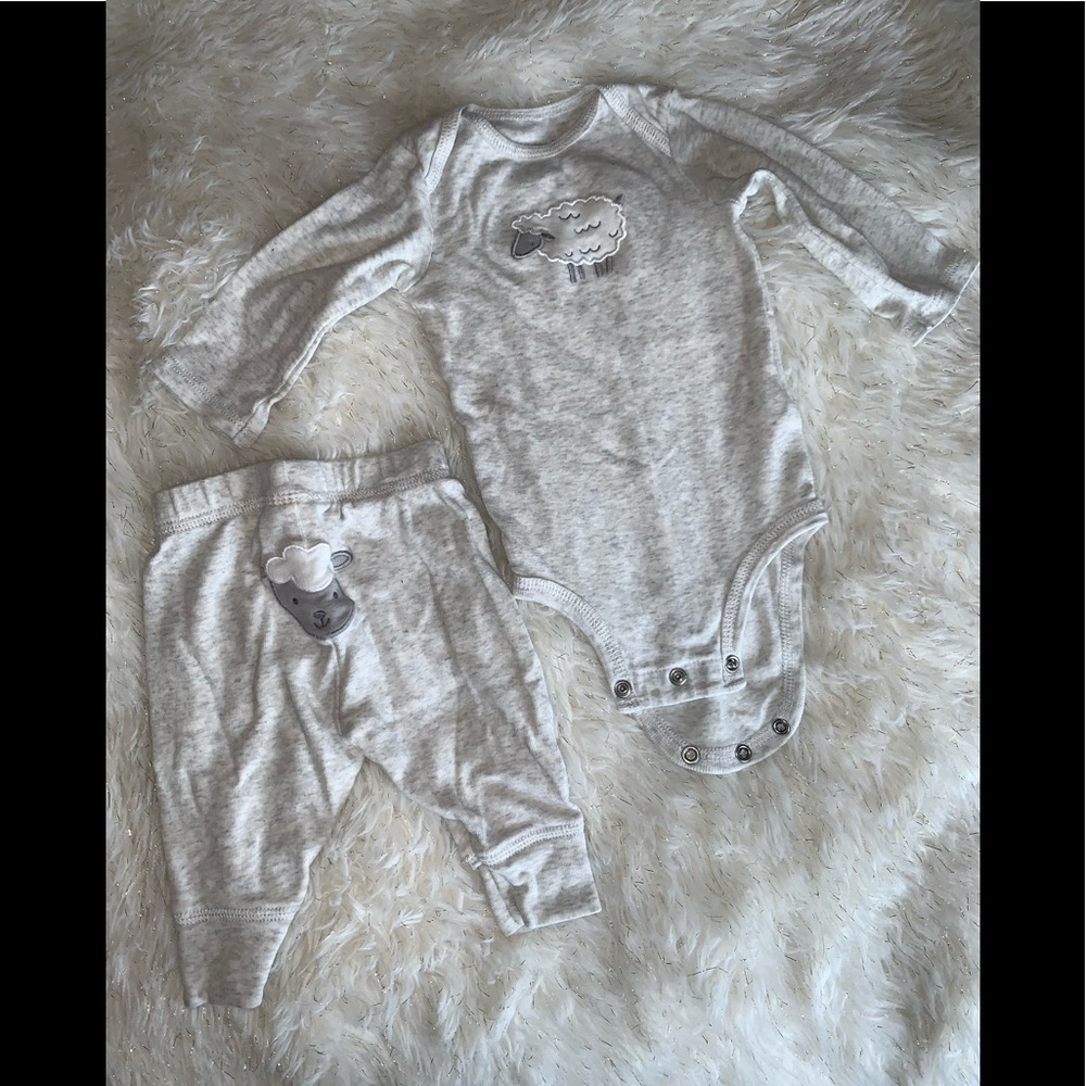 Simple Joys by Carter’s baby clothes Set .